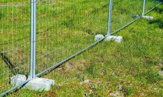 Trwałość paneli ogrodzeniowych podwójnych – co wpływa na ich długowieczność?