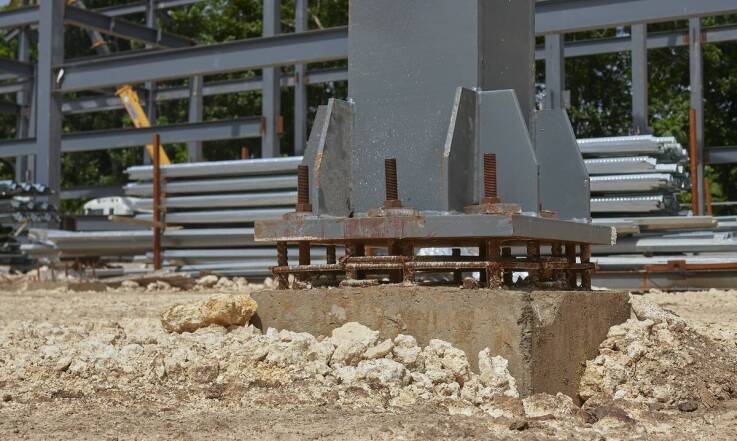 Zastosowanie metalowych okuć w budownictwie – dlaczego to dobry wybór?