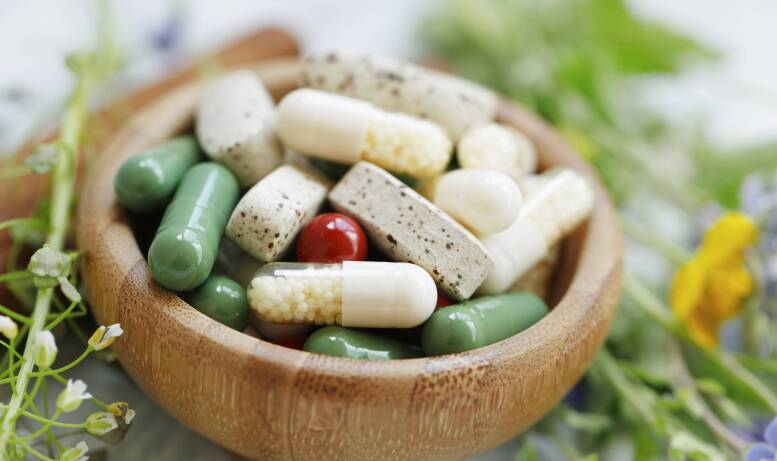 Jak bezpiecznie łączyć i przyjmować suplementy diety?