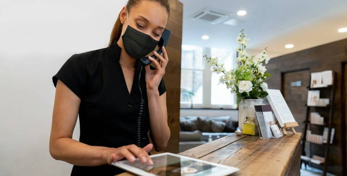 Jak skontaktować się z obsługą hotelu Krynica, aby uzyskać więcej informacji?