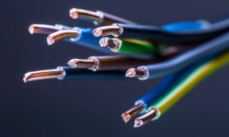 Dlaczego warto zainwestować w usługi odizolowywania kabli dla swojej firmy?