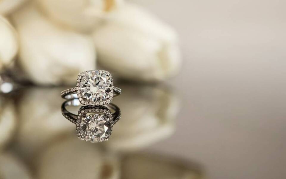 Co warto wiedzieć o diamentach przy projektowaniu własnego pierścionka?