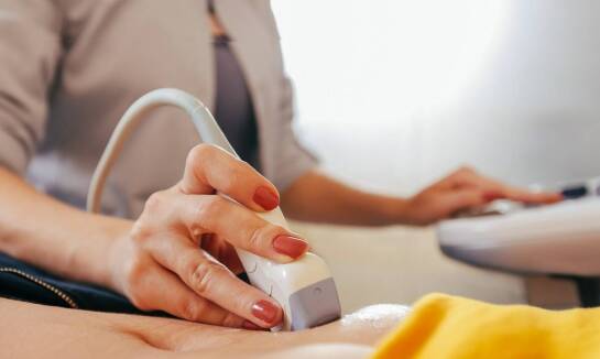 Prowadzenie ciąży - jakie są kluczowe etapy opieki prenatalnej?