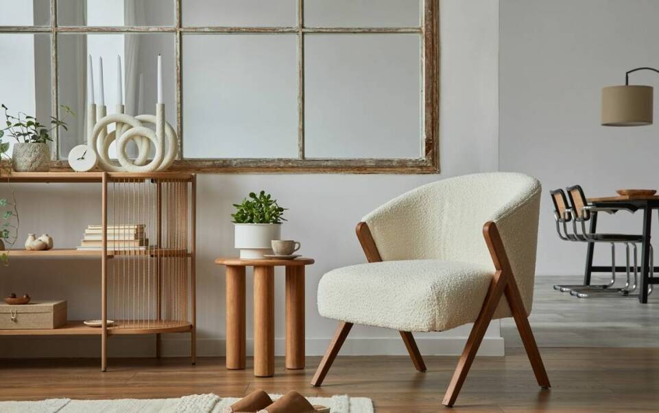 Jakie meble na zamówienie najlepiej sprawdzą się w wąskich i wysokich pomieszczeniach?