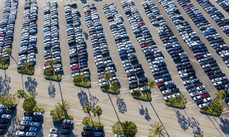 Dlaczego warto rozważyć rezerwację miejsca na parkingu P2 przed planowaną podróżą?
