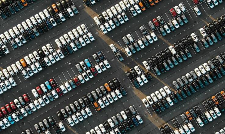 Tani parking Kraków Balice - jak zaoszczędzić na parkowaniu w pobliżu lotniska?