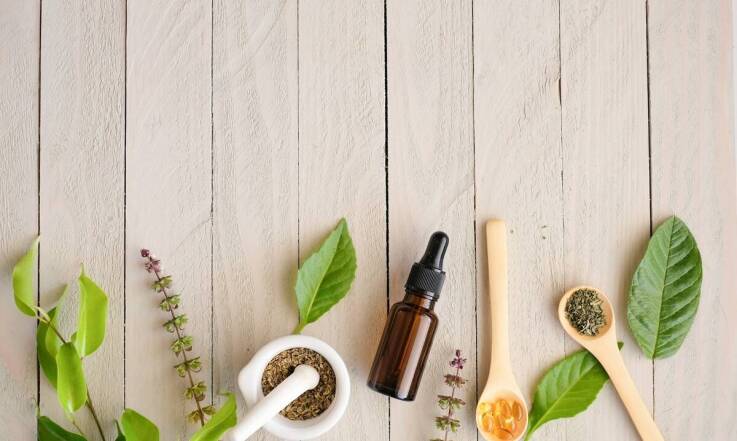 Dlaczego warto sięgnąć po olejek eteryczny imbirowy w sezonie przeziębień?