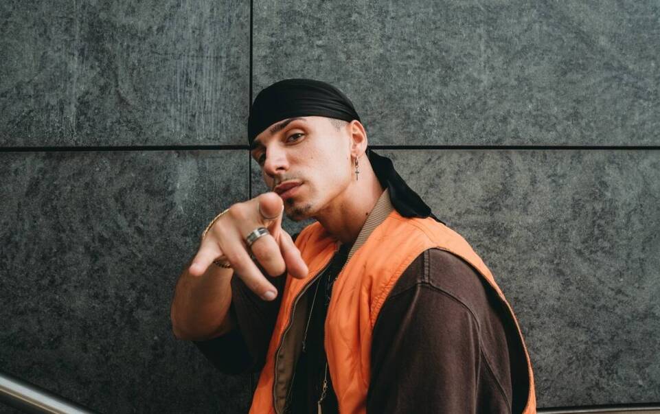 Jakie trendy dominują w męskich bluzach hip-hopowych na nadchodzący sezon?