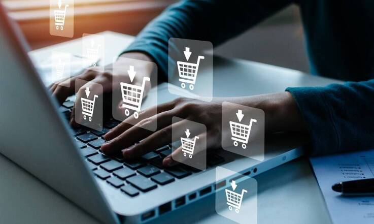 Zastosowanie słów kluczowych w opisach produktów odzieżowych dla lepszej widoczności