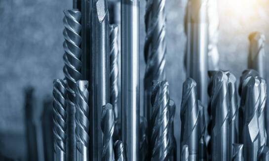 Wpływ precyzyjnych narzędzi do obróbki aluminium na redukcję odpadów produkcyjnych