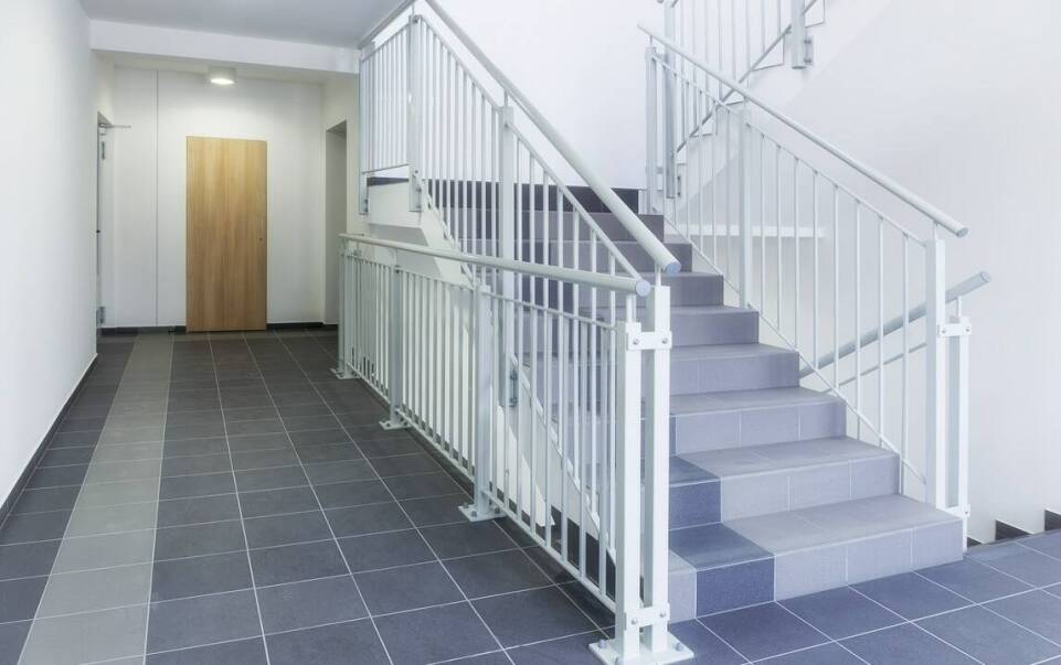 Balustrady wewnętrzne w Gdańsku – połączenie funkcjonalności i estetyki