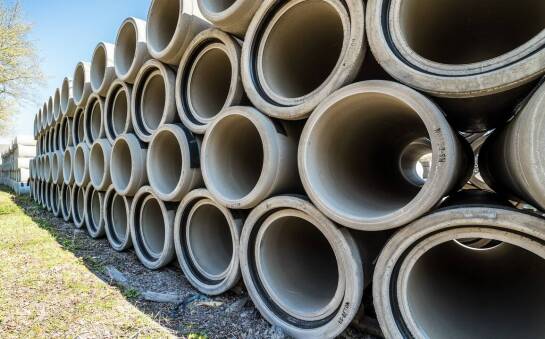 Rury do crakingu – kluczowe właściwości materiałów i ich zastosowanie w budownictwie