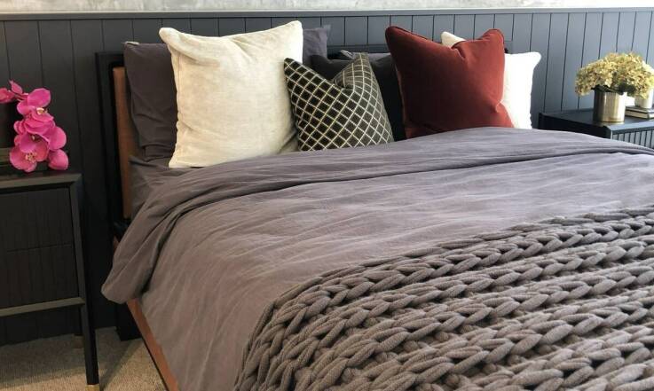 Jak metalowy stelaż do łóżka wpływa na trwałość materaca?