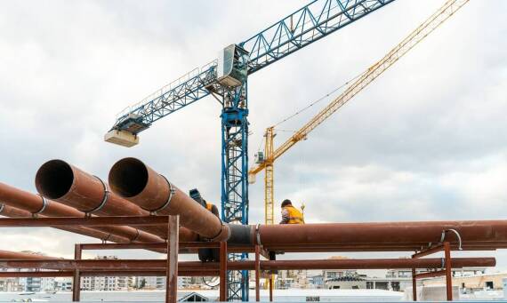 Przykłady udanych projektów z wykorzystaniem dźwigów – inspiracje dla klientów