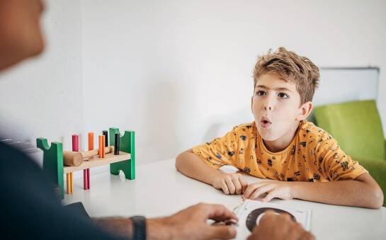 Jak psycholog dziecięcy może wspierać rozwój emocjonalny najmłodszych?