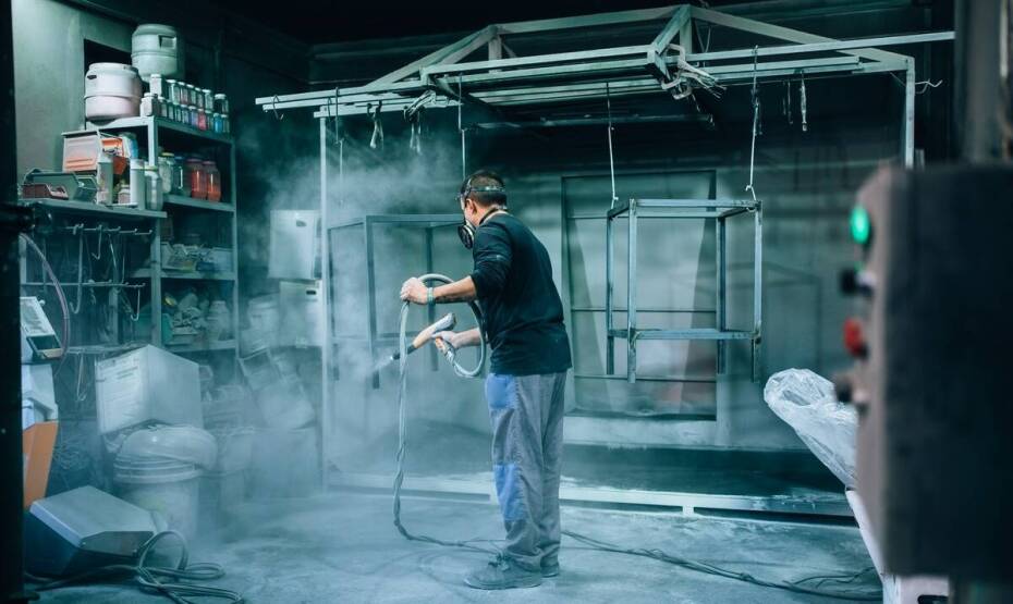 Malowanie hal przemysłowych – kluczowe aspekty, które warto znać