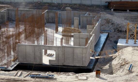 Kluczowe cechy betonu do fundamentów – co warto wiedzieć?