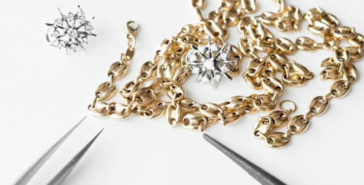 Jak wybrać odpowiednią próbę karatowego złota dla swojej biżuterii?