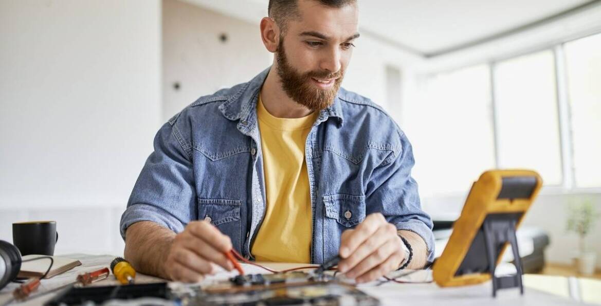 Monter wiązek elektrycznych - na czym polega?
