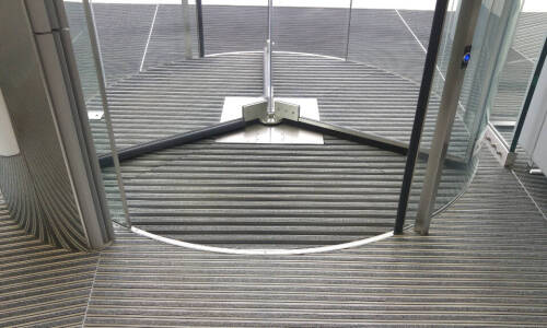 Wycieraczki systemowe – czym są i gdzie się sprawdzą?