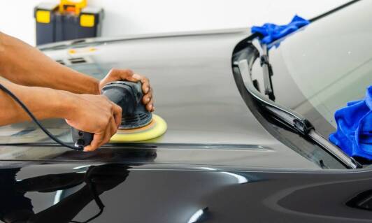 Jak profesjonalne czyszczenie samochodu wpływa na jego wartość rynkową?