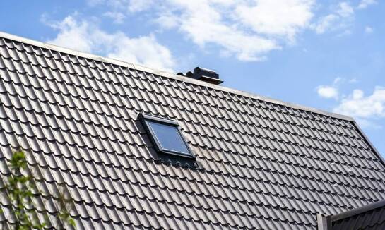 Poradnik dla architektów – jak integrować świetliki dachowe EI30 w projektach budowlanych?