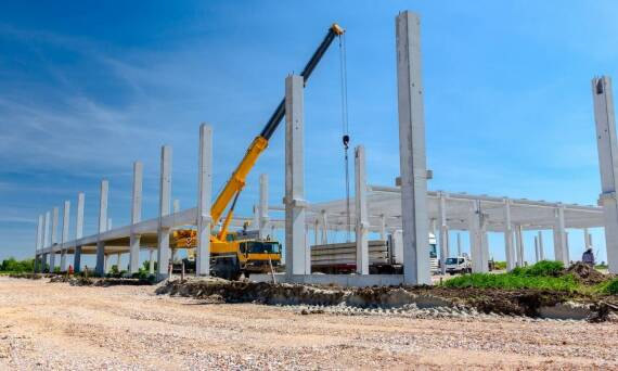 Jakie są etapy realizacji projektu budowy hali od podstaw?