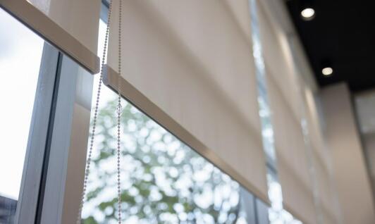 Automatyka do rolet a oszczędność energii – jak to działa?