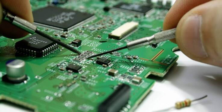 Kluczowe zalety montażu SMT w produkcji elektroniki
