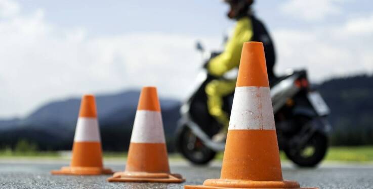 Motocykl elektryczny jako sposób na naukę odpowiedzialności i bezpieczeństwa w ruchu drogowym