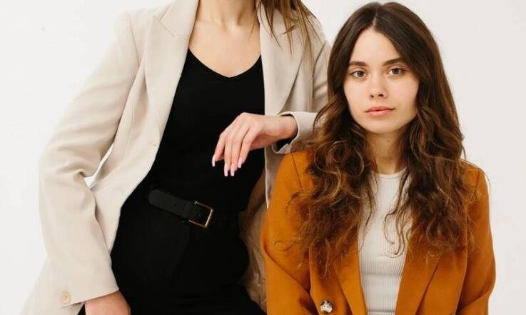 Trendy w czółenkach ze skóry naturalnej na słupku – co nas czeka w nadchodzących miesiącach?