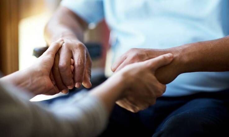 Całodobowa opieka nad chorym z Parkinsonem: jak wygląda codzienna rutyna w domu opieki?