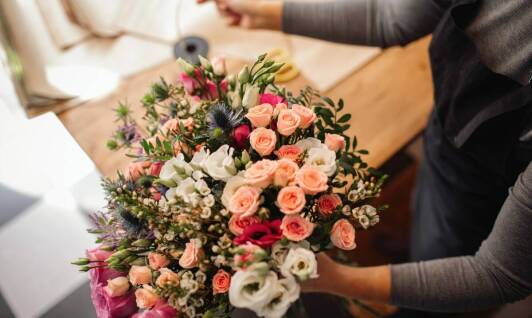 Kwiaty na urodziny: co wybrać z oferty kwiaciarni internetowej Wrocław?