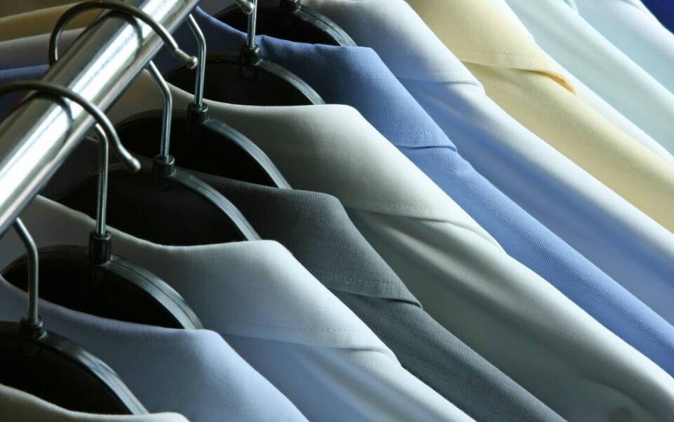 Kamizelki kelnerskie a komfort pracy – dlaczego ich wybór ma znaczenie?