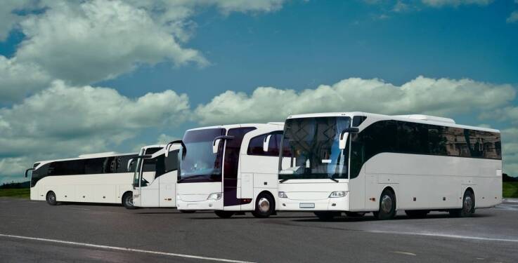 Jak zorganizować transport dla uczestników eventów plenerowych?