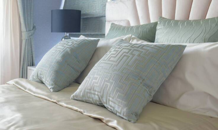 Jakie zalety ma poszewka 200x200 w sypialni?