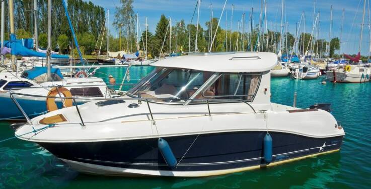 Dlaczego warto stosować farby antyporostowe na jednostkach pływających?