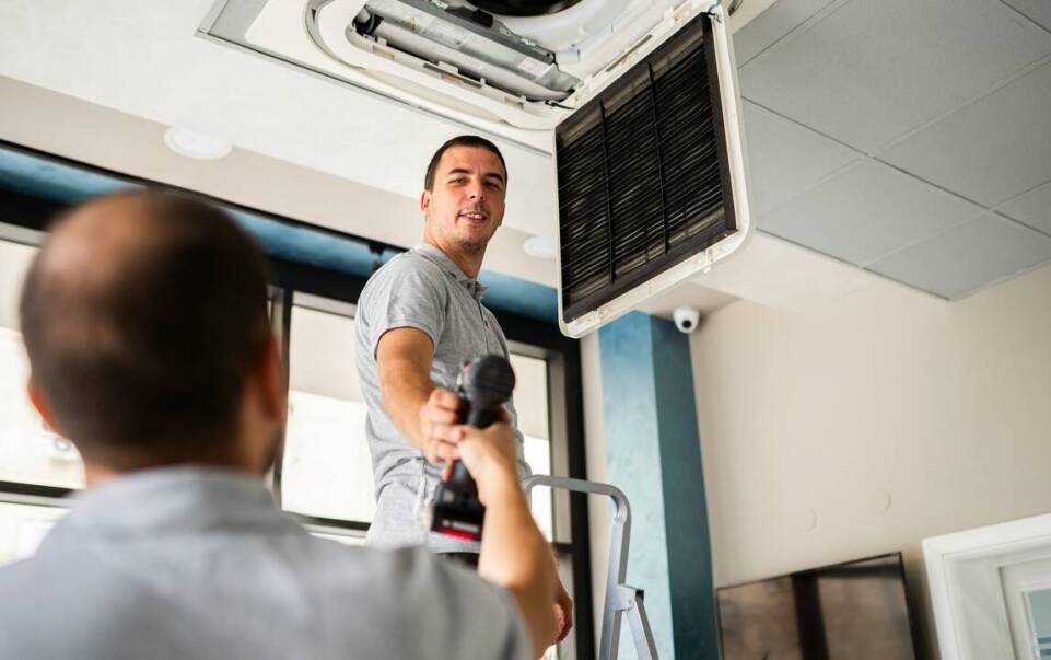 Jakie korzyści płyną z uczestnictwa w kursach organizowanych przez centrum szkoleniowe w Warszawie?