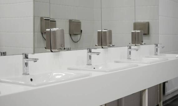 Dlaczego warto inwestować w nowoczesne rozwiązania, takie jak automatyczne podajniki papieru toaletowego?
