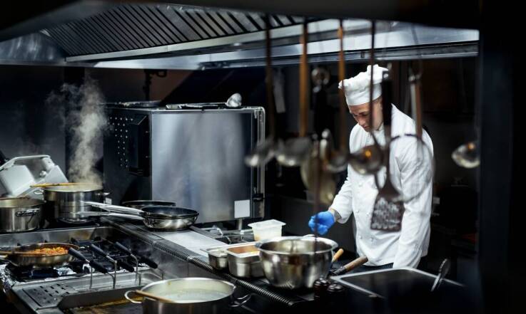 Koszule gastronomiczne – kluczowy element wizerunku Twojego zespołu
