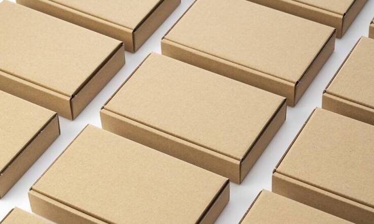 Zalety stosowania kartonowych opakowań w przesyłkach dokumentów