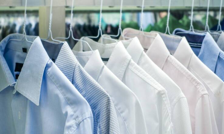 Jakie kolory dominują w kolekcji eleganckich koszul męskich na nadchodzący sezon?