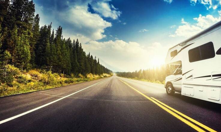 Jak wynajem kampera wpływa na swobodę podróżowania po Polsce i Europie?