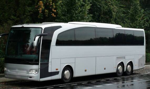 Jak planować budżet na wynajem autokarów w Poznaniu?