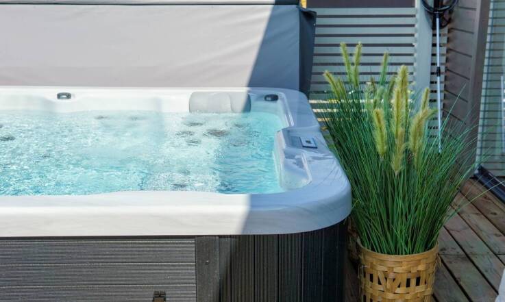 Jakie środki do jacuzzi zapewnią idealną czystość wody?