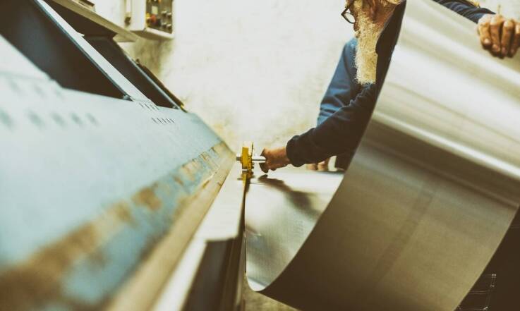 Ochrona przed warunkami atmosferycznymi: rola obróbek blacharskich attyk