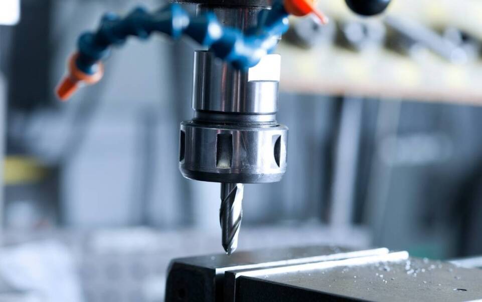 Frezarki konwencjonalne a ich zastosowanie w różnych branżach przemysłowych