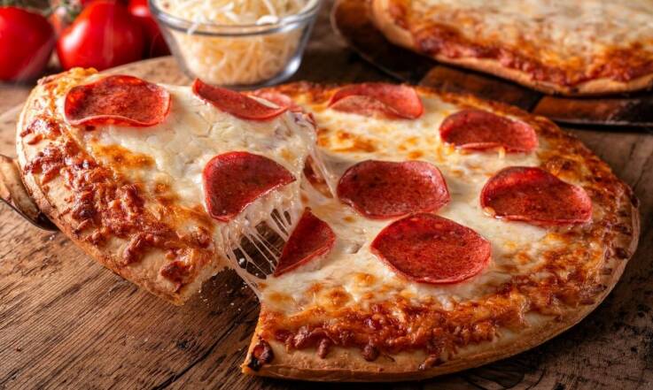 Pizza na każdą okazję: idealne rozwiązanie dla rodzinnych spotkań!