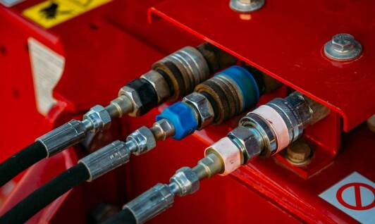 Rola profesjonalnych usług w dorabianiu przewodów hydraulicznych – dlaczego warto zaufać specjalistom?
