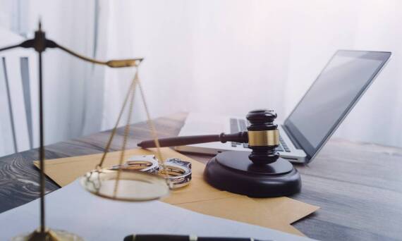 Jak przebiega proces rozwodowy krok po kroku z pomocą adwokata?